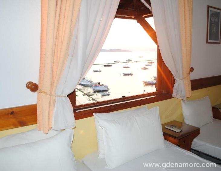 antonakis-pension-ouranoupolis-athos-3-bed-room-16