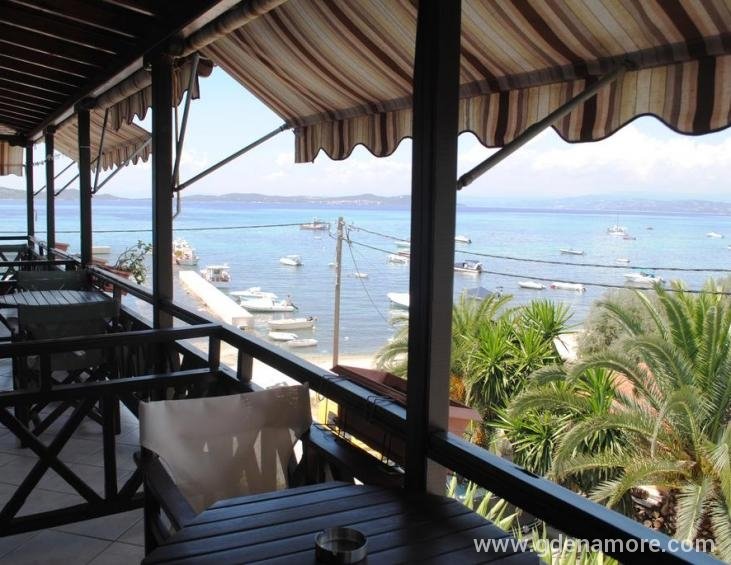 antonakis-pension-ouranoupolis-athos-3-bed-room-2