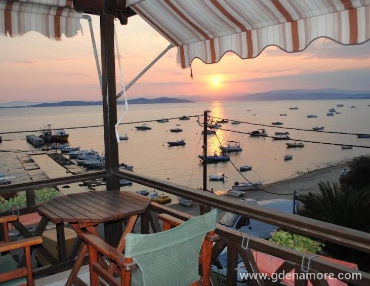 antonakis-pension-ouranoupolis-athos-3-bed-room-3