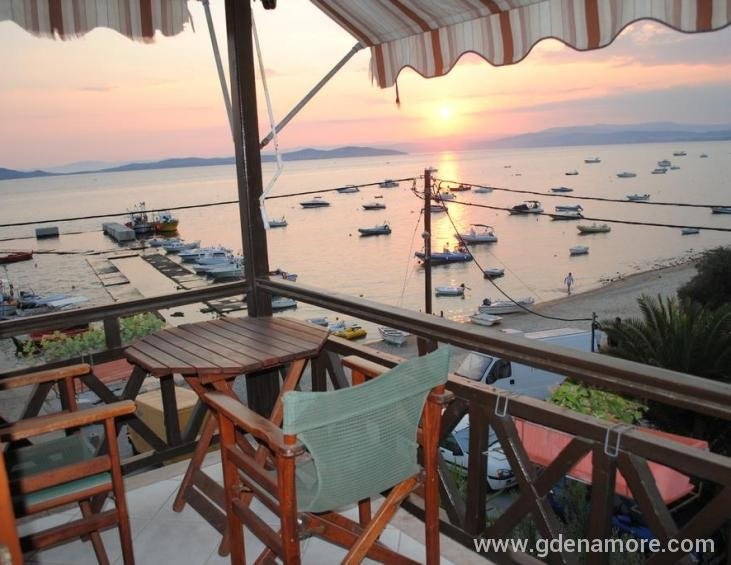 antonakis-pension-ouranoupolis-athos-3-bed-room-4