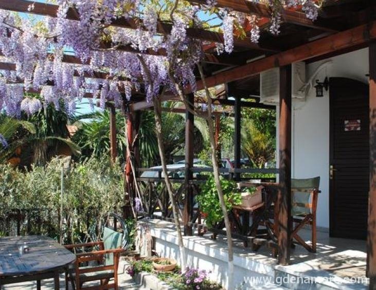 antonakis-pension-ouranoupolis-athos-3-bed-room-5