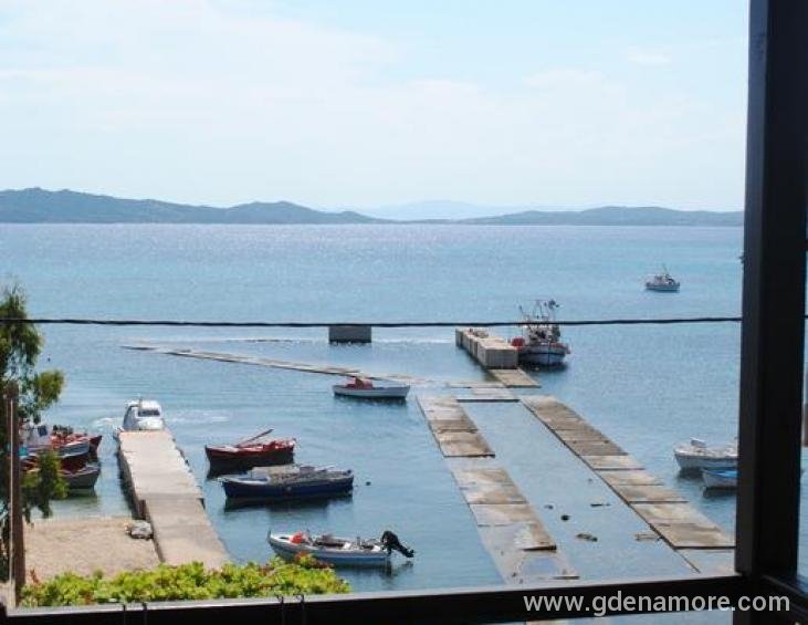 antonakis-pension-ouranoupolis-athos-3-bed-room-6