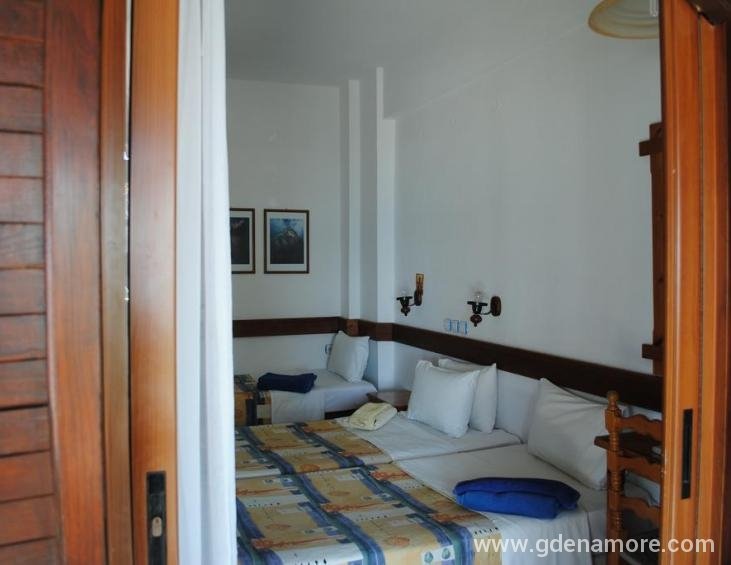 antonakis-pension-ouranoupolis-athos-3-bed-room-9