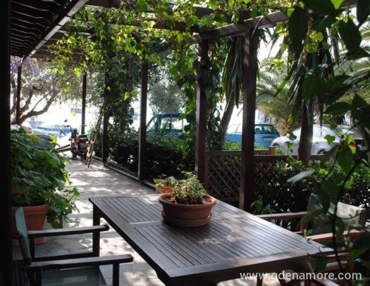 antonakis-pension-ouranoupolis-athos-apartment-1