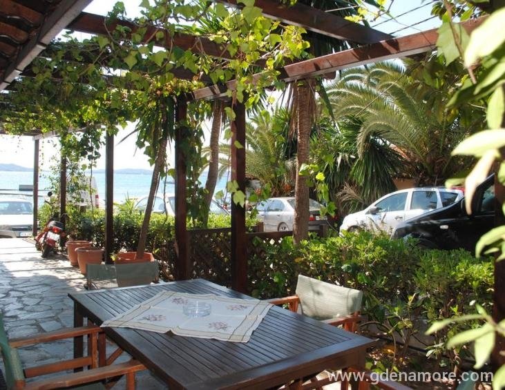 antonakis-pension-ouranoupolis-athos-apartment-2