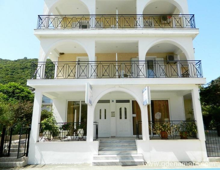 ariston-apartments-poros-kefalonia-1