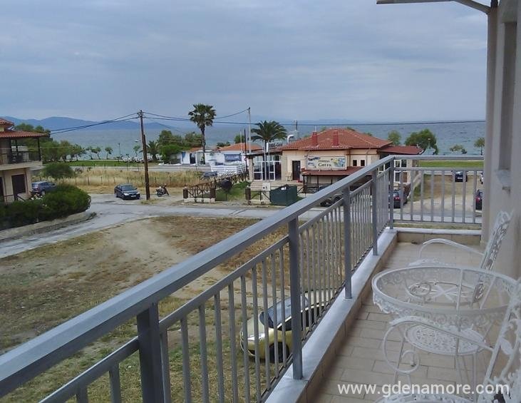 bakas-house-apartments-ierissos-athos-2