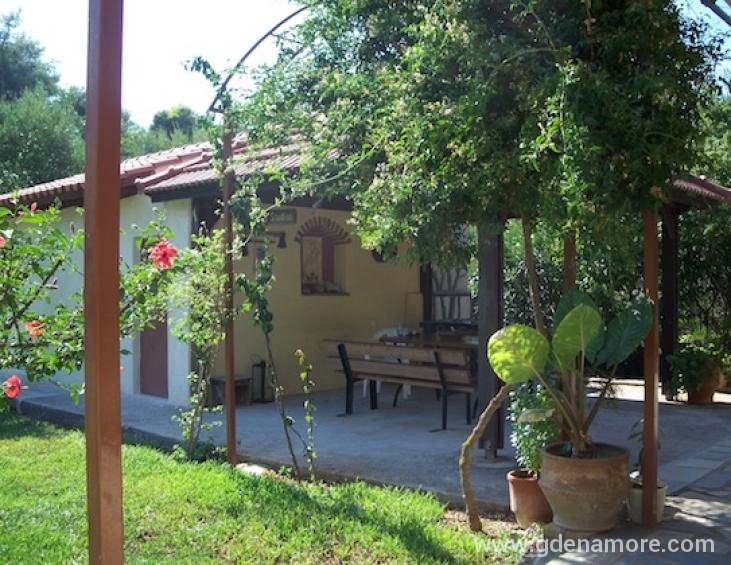 joannas-studios-lassi-kefalonia-1