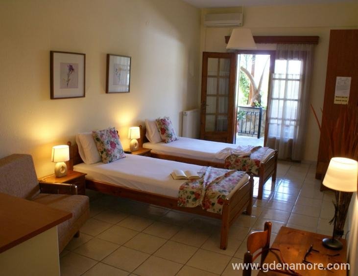 katerina-pansion-ouranopolis-athos-4-bed-apt-6-3