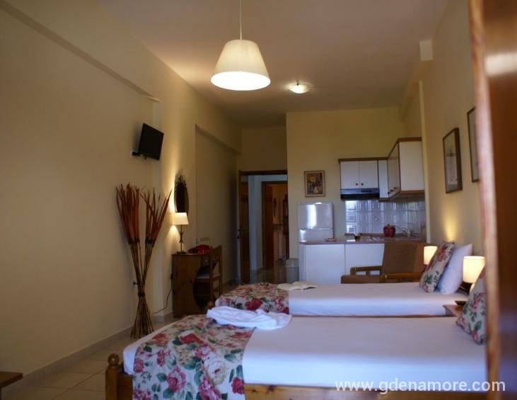 katerina-pansion-ouranopolis-athos-4-bed-apt-6-4