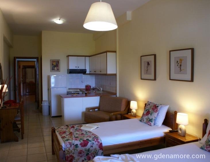katerina-pansion-ouranopolis-athos-4-bed-apt-6-5