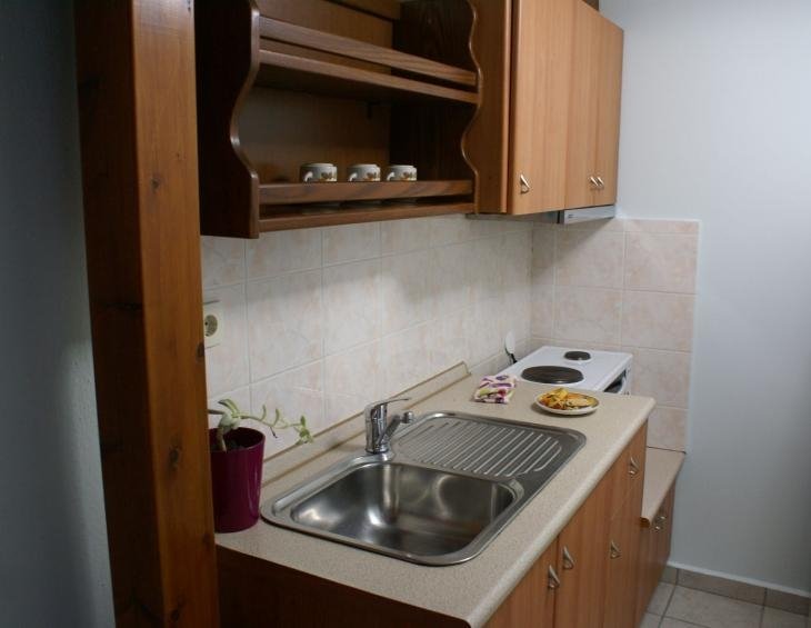 katerina-pansion-ouranopolis-athos-4-bed-apt-6-8