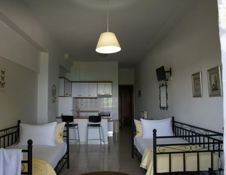 katerina-pansion-ouranopolis-athos-4-bed-apt-7-5