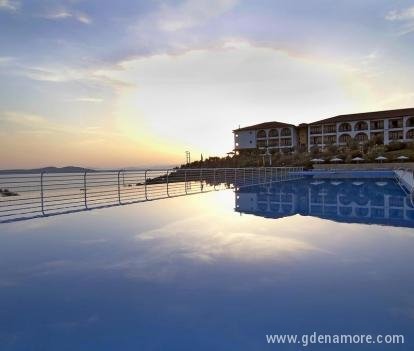  Akrathos Beach Hotel, privatni smeštaj u mestu Ouranopolis, Grčka