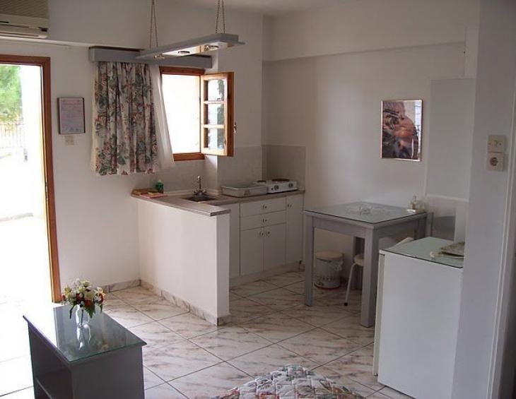 travlos-studios-poros-kefalonia-2-bed-studio-mount