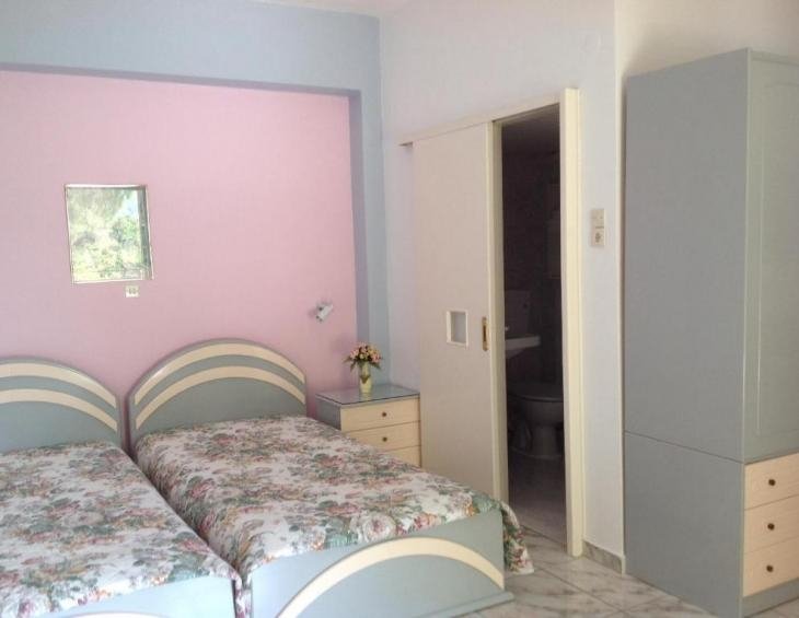 travlos-studios-poros-kefalonia-2-bed-studio-mount