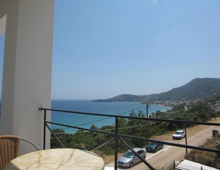 travlos-studios-poros-kefalonia-2-bed-studio-side-