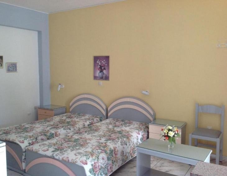 travlos-studios-poros-kefalonia-2-bed-studio-side-