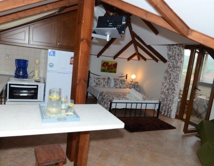 xenonas-nostos-rooms-ammouliani-athos-3-bed-studio