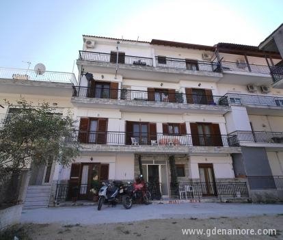 Anastasia apartment 2 & studios 3 and 4, private accommodation in city Stavros, Greece