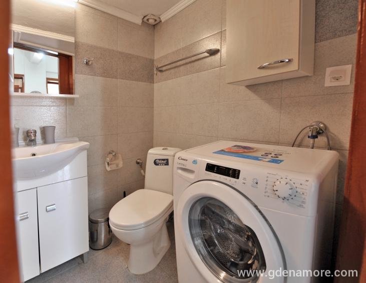 35-BATHROOM-1