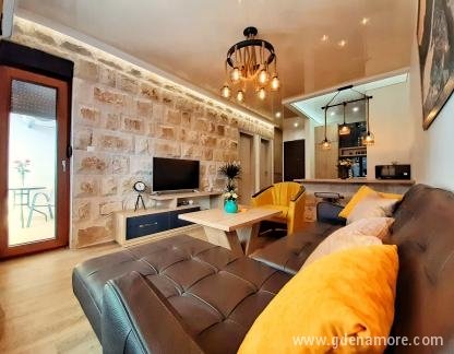 Luxe Apartments Panoramica, ενοικιαζόμενα δωμάτια στο μέρος Kotor, Montenegro - 20200229_113303-01