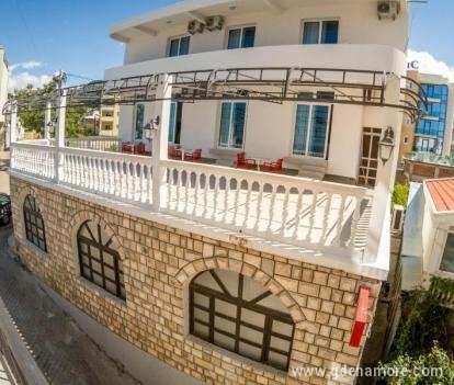 Apartamentos y habitaciones Queen, alojamiento privado en Dobre Vode, Montenegro