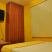 &Xi;&epsilon;&nu;ώ&nu;&alpha;&sigmaf; Marojevic, ενοικιαζόμενα δωμάτια στο μέρος Igalo, Montenegro - 48745185