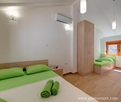 Apartamentos Trojanovic Obala, alojamiento privado en Tivat, Montenegro