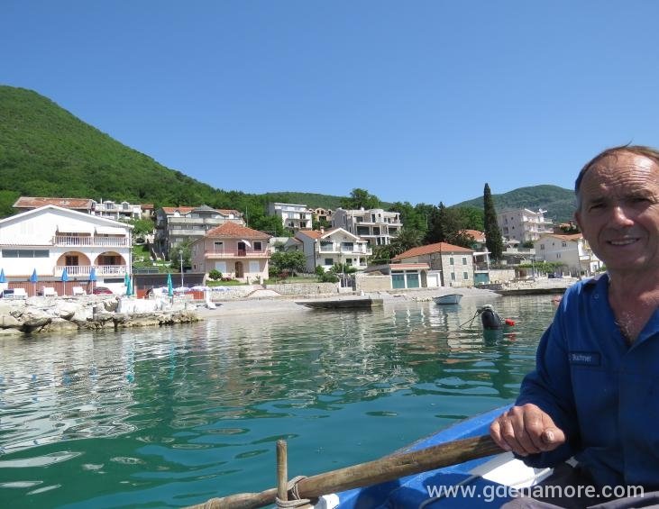Pogled sa mora, domaćin