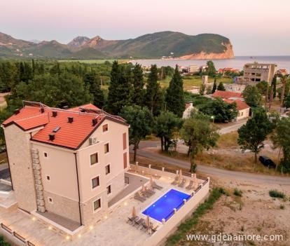 Луксозни апартаменти Queen, частни квартири в града Buljarica, Черна Гора