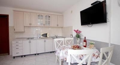 Apartment Stupovi, private accommodation in city Petrovac, Montenegro