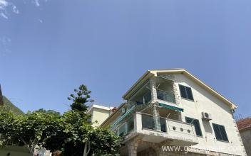 Апартаменти "D&I", частни квартири в града Bijela, Черна Гора