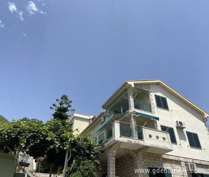 Апартаменти "D&I", частни квартири в града Bijela, Черна Гора