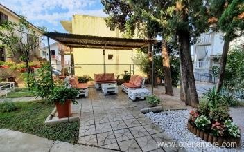 Ferienwohnungen und Zimmer Banovic, Privatunterkunft im Ort Šušanj, Montenegro