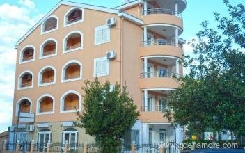 Апартаменти Иво и Нада, частни квартири в града Budva, Черна Гора