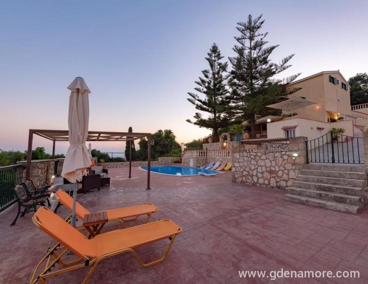 kefalonian-360-degrees-sunrise-apartments-svoronat