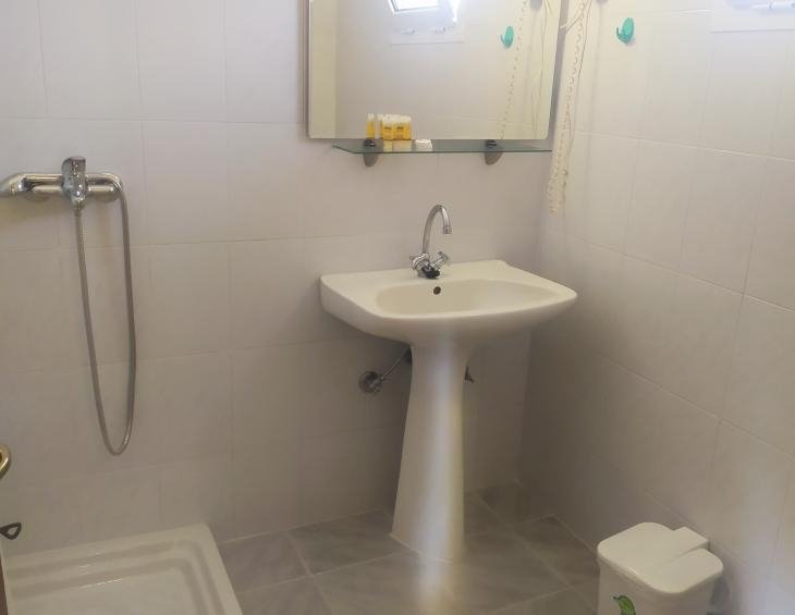 bathroom apartment 4persons