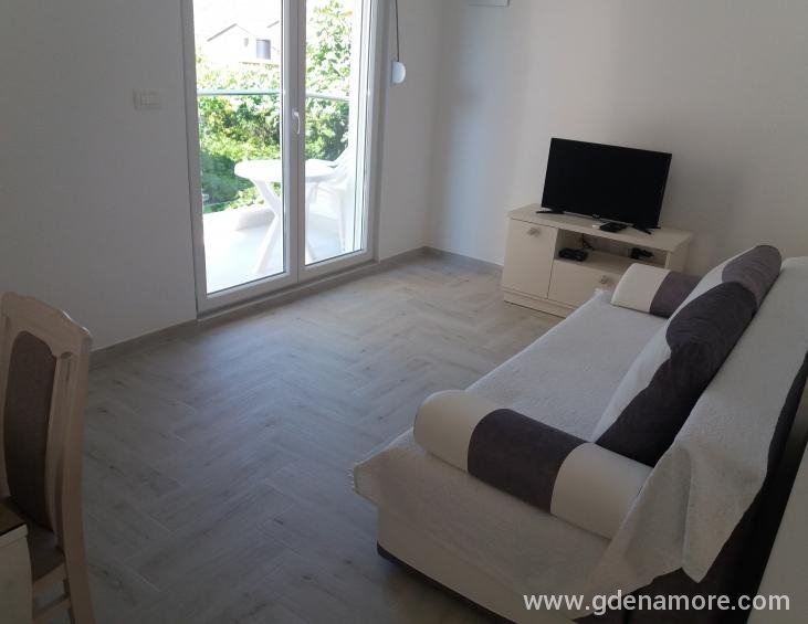 Dvosobni apartman (dnevni boravak)