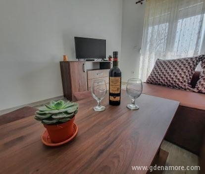 Apartments Chipsy, privatni smeštaj u mestu Zelenika, Crna Gora