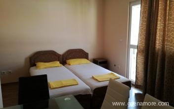 Wohnungen und Zimmer-Grande Casa, Privatunterkunft im Ort Bar, Montenegro