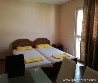 Apartmaji in sobe-Grande Casa, zasebne nastanitve v mestu Bar, Črna gora