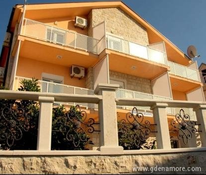 Апартаменти Божович, частни квартири в града Zanjice, Черна Гора