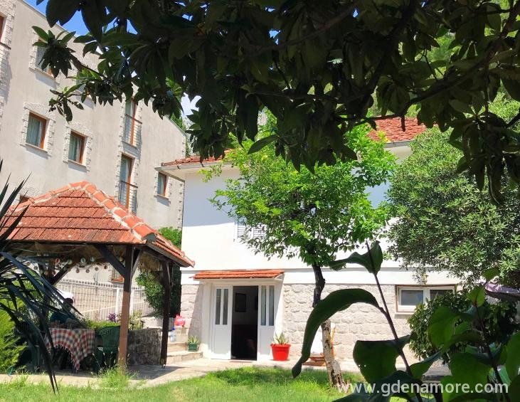 2BD87C1A-F091-4257-B4FF-CDA8D3A5FAA5