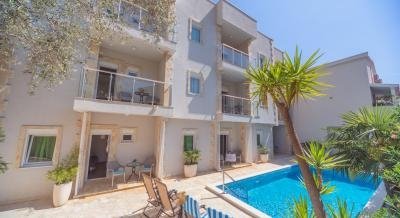 Apartments Fortunella, alloggi privati a Petrovac, Montenegro