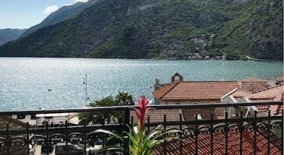 Pavle apartmani, Privatunterkunft im Ort Risan, Montenegro