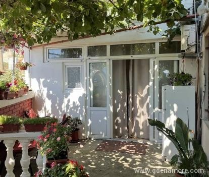 Apartman i sobe Tadic, privatni smeštaj u mestu Kumbor, Crna Gora