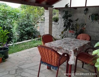 dora, alojamiento privado en Djenović, Montenegro - Terasa