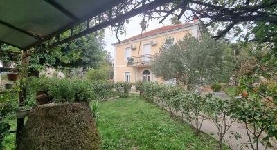 Vila Old House, privatni smeštaj u mestu Herceg Novi, Crna Gora