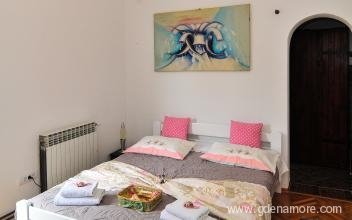 Едностаен апартамент, частни квартири в града Tivat, Черна Гора